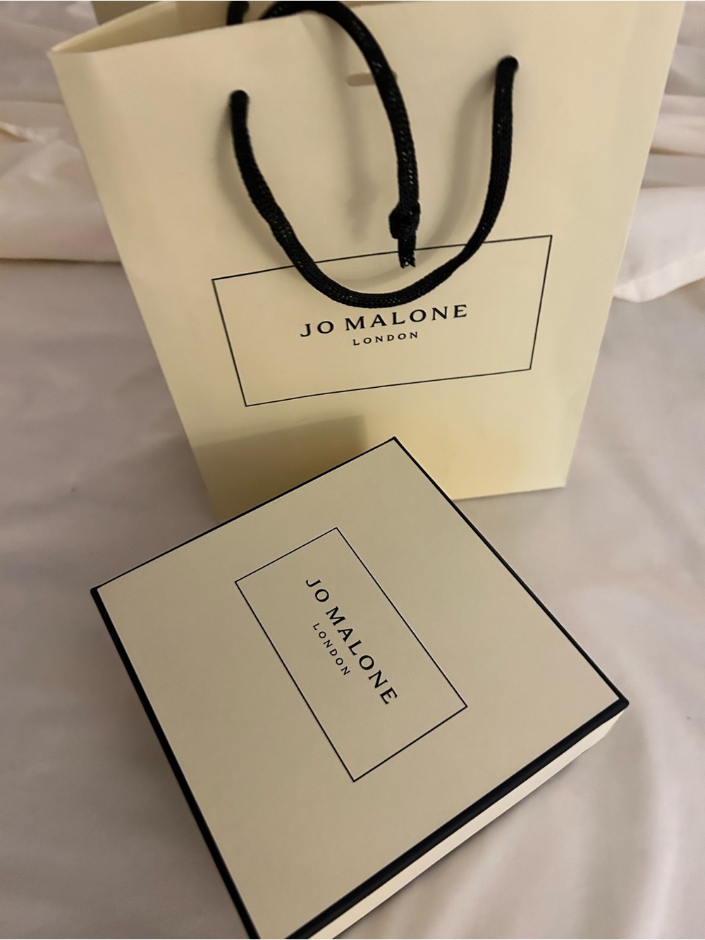 Jo Malone gift Box set -mini candle & body wash / hand wash gel